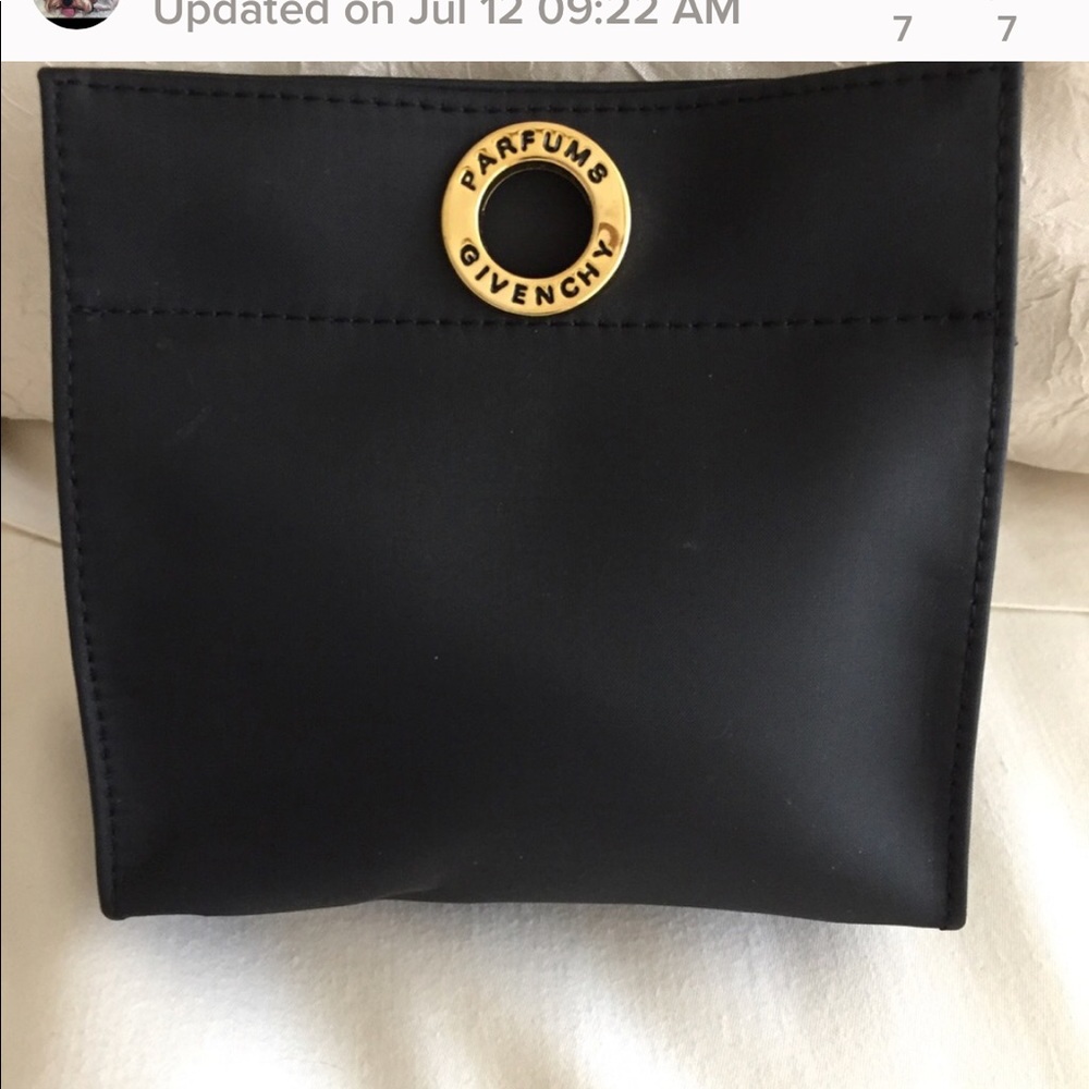 Parfum Givenchy clutch